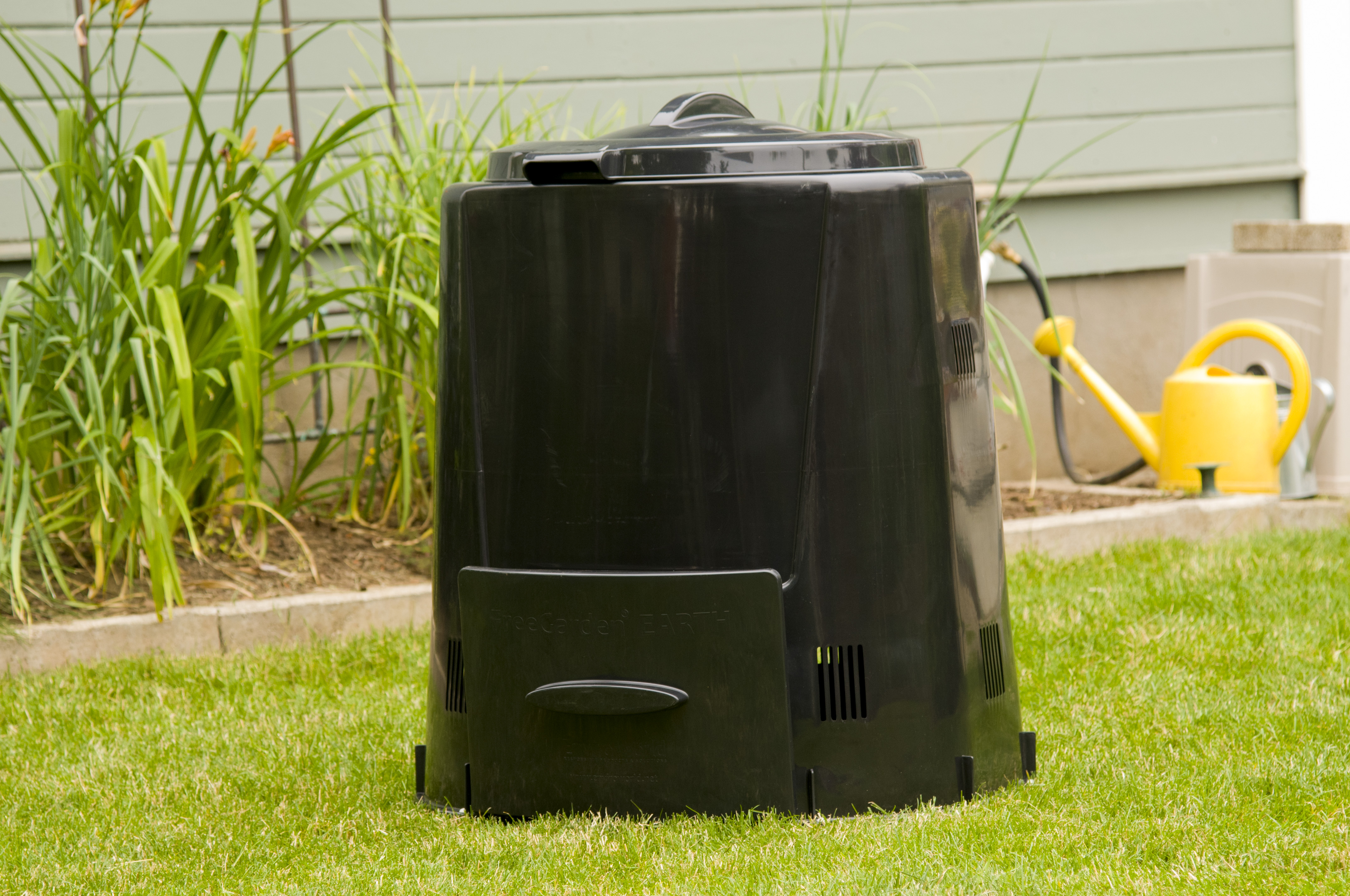 Large kitchen compost bin