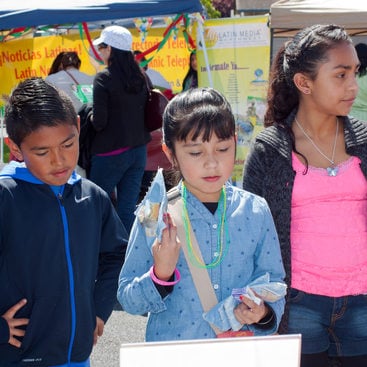 photo of children at Dia de los Ninos