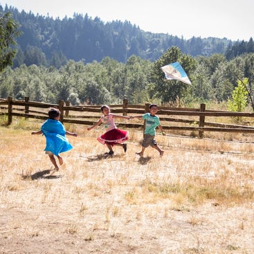 children flying a kite at Oxbow Regional Park