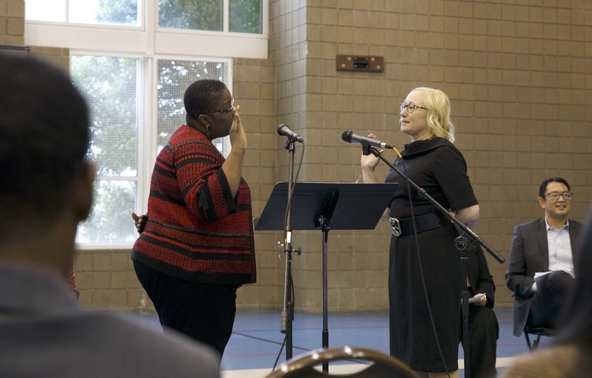 Metro Council President Lynn Peterson raises her right hand and takes the oath of office, administered by Oregon Supreme Court Justice Adrienne Nelson 