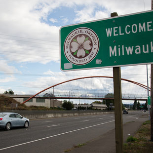 Entering Milwaukie sign