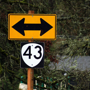 photo of Highway 43 shield sign and traffic guidance arrows