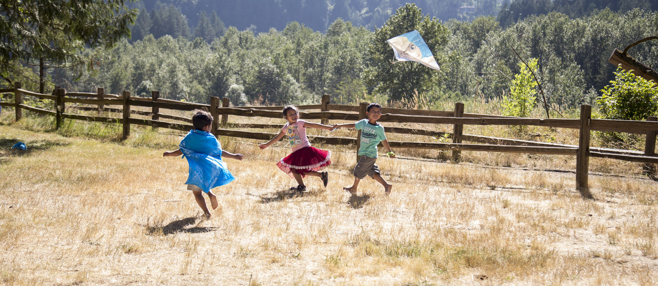 photo of children flying a kite at Oxbow Regional Park