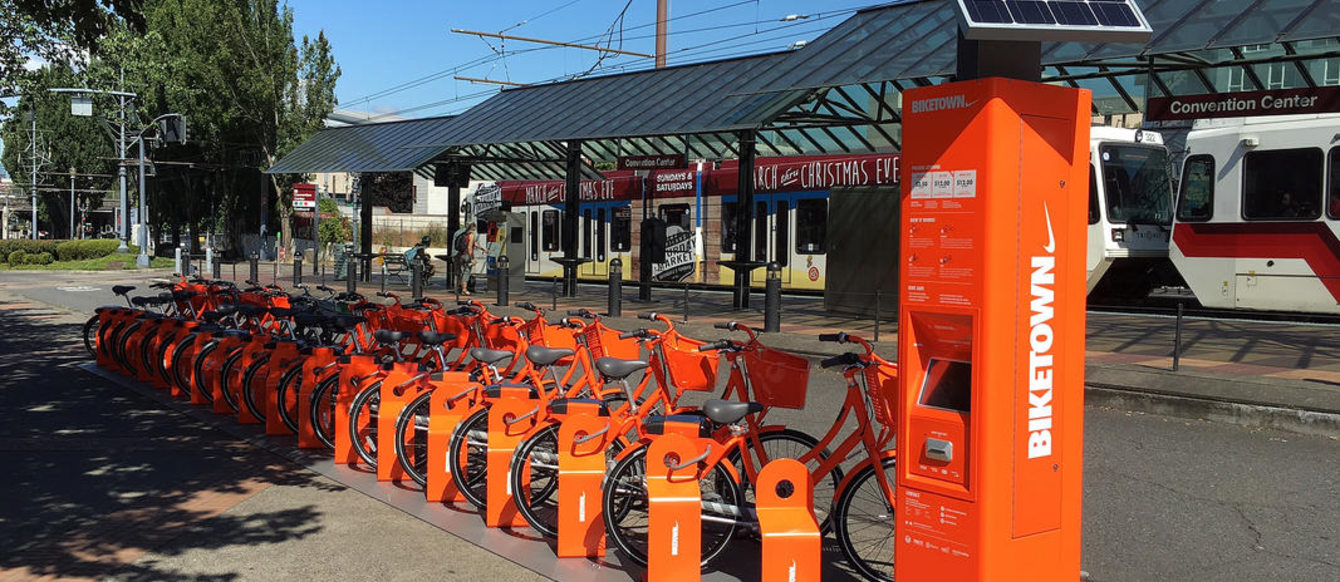 Biketown station near MAX stop