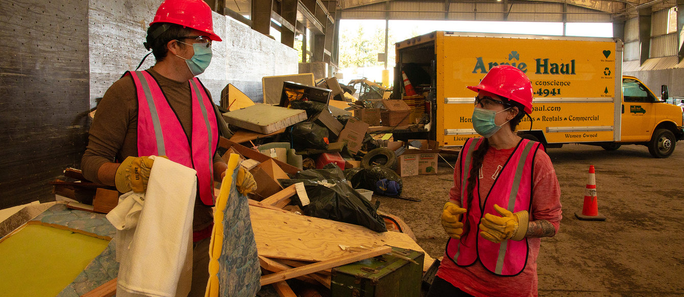 An image of GLEAN artists at Metro Central transfer station