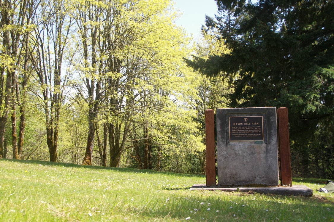 photo of the Mason Hill Park sign