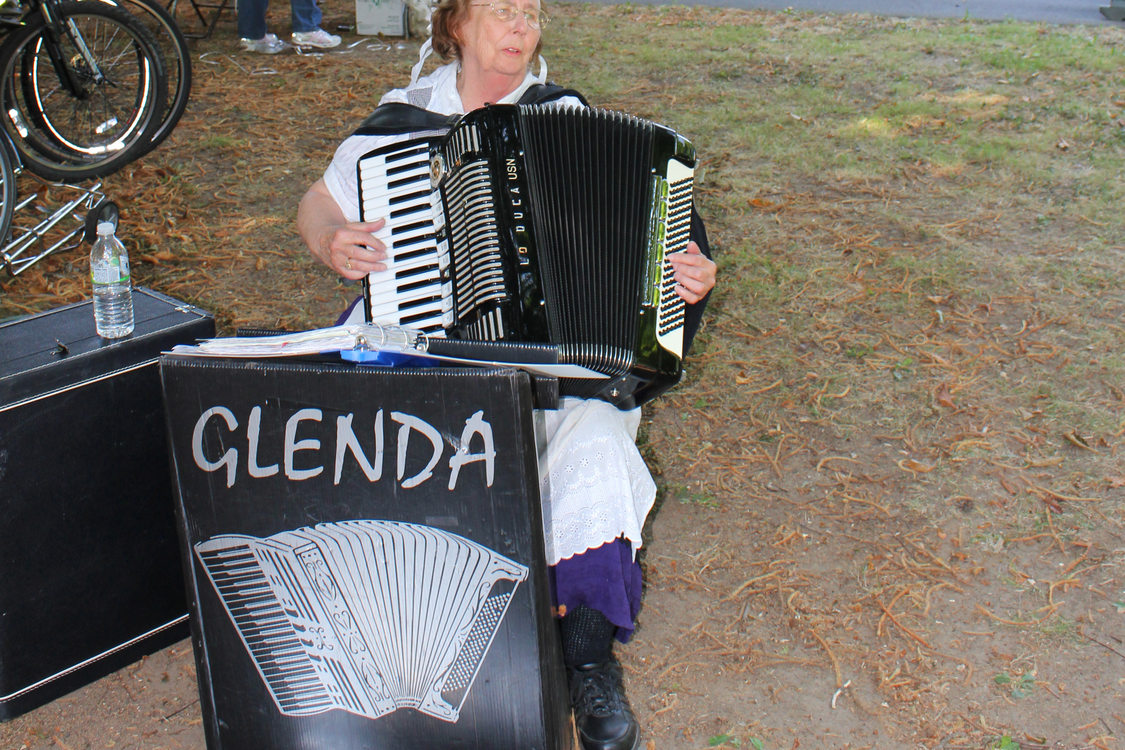 Glenda McLean plays the accordion