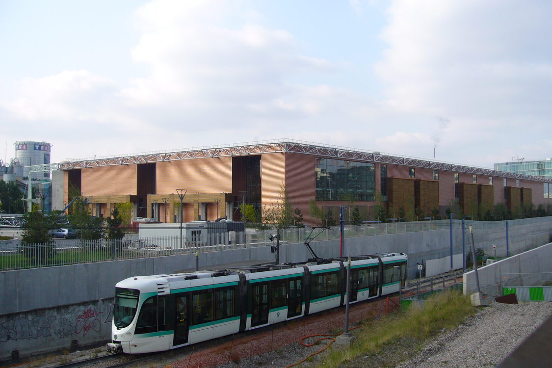 photo of the Isseane incinerator in Paris