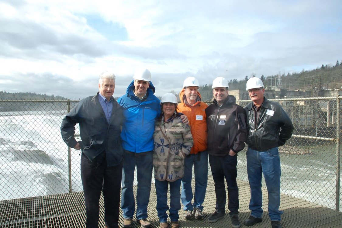 photo of group at Willamette Falls