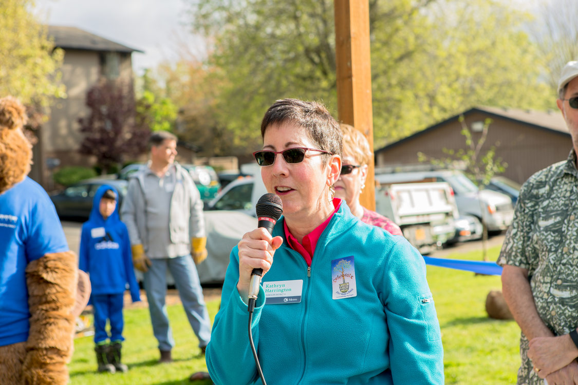 photo of Metro Councilor Kathryn Harrington at Hall Creek ribbon-cutting