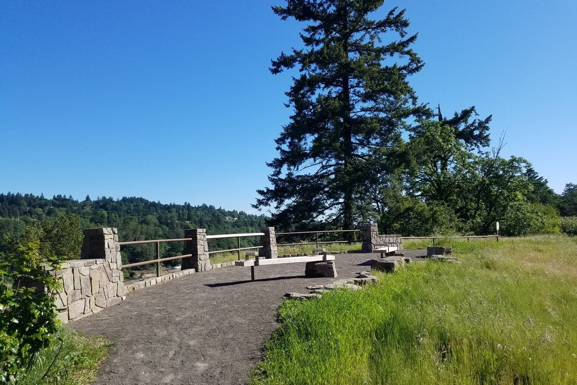 photo of new overlook at Canemah Bluff