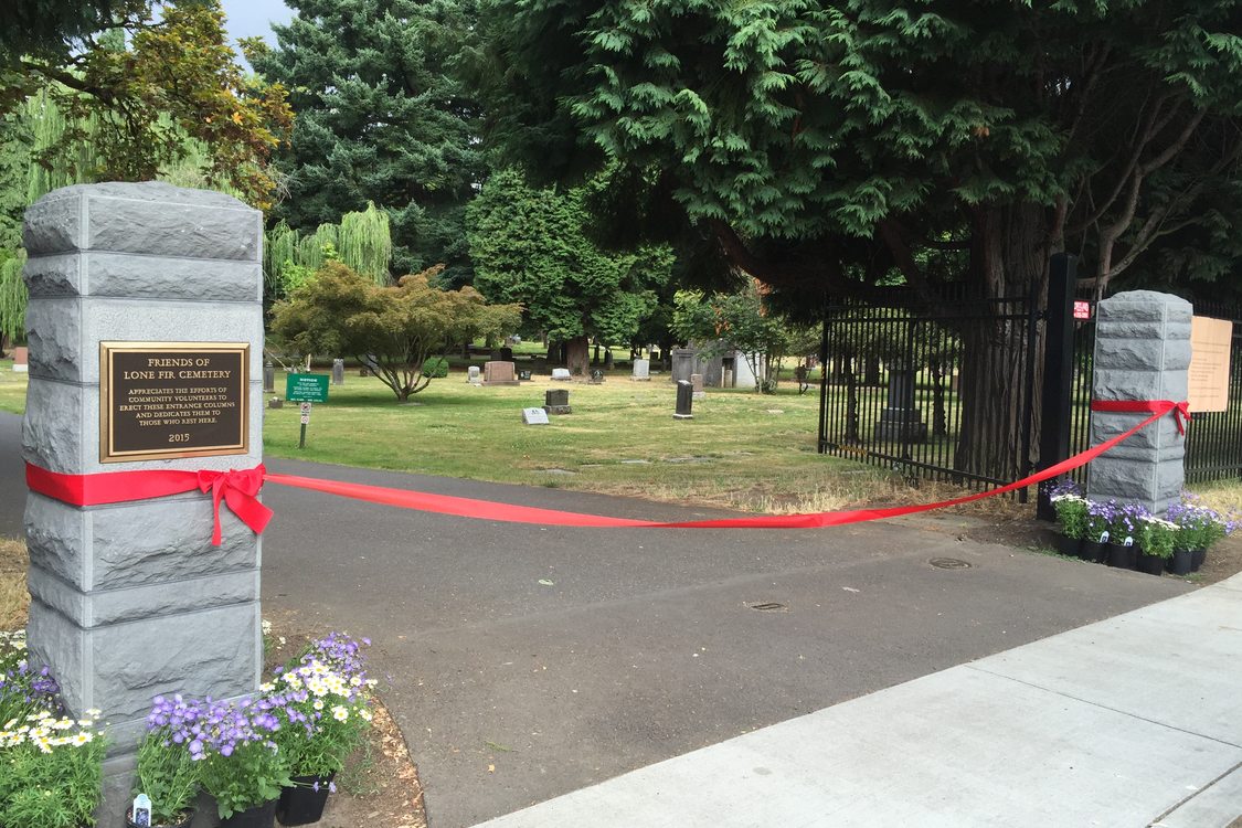 photo of basalt columns at Lone Fir Cemetery