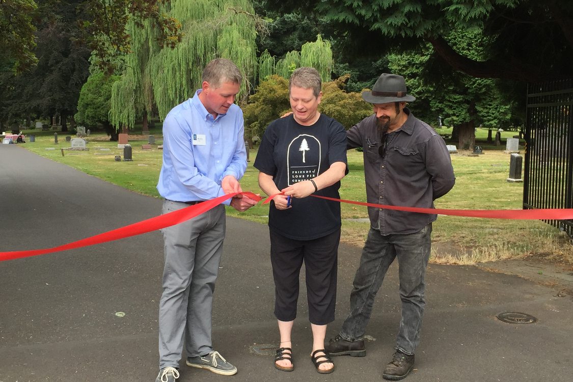 photo of Lone Fir column dedication