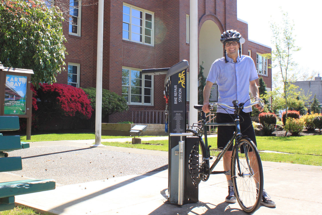 Milwaukie bike repair stand