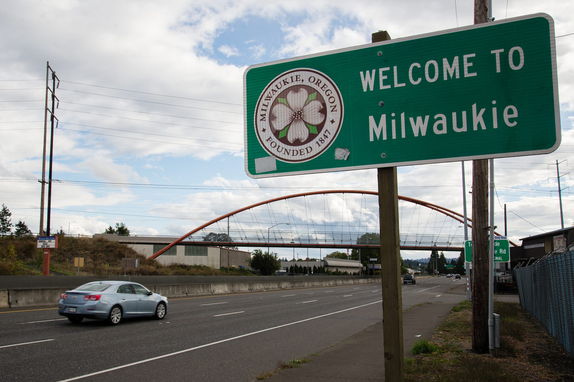 Entering Milwaukie sign