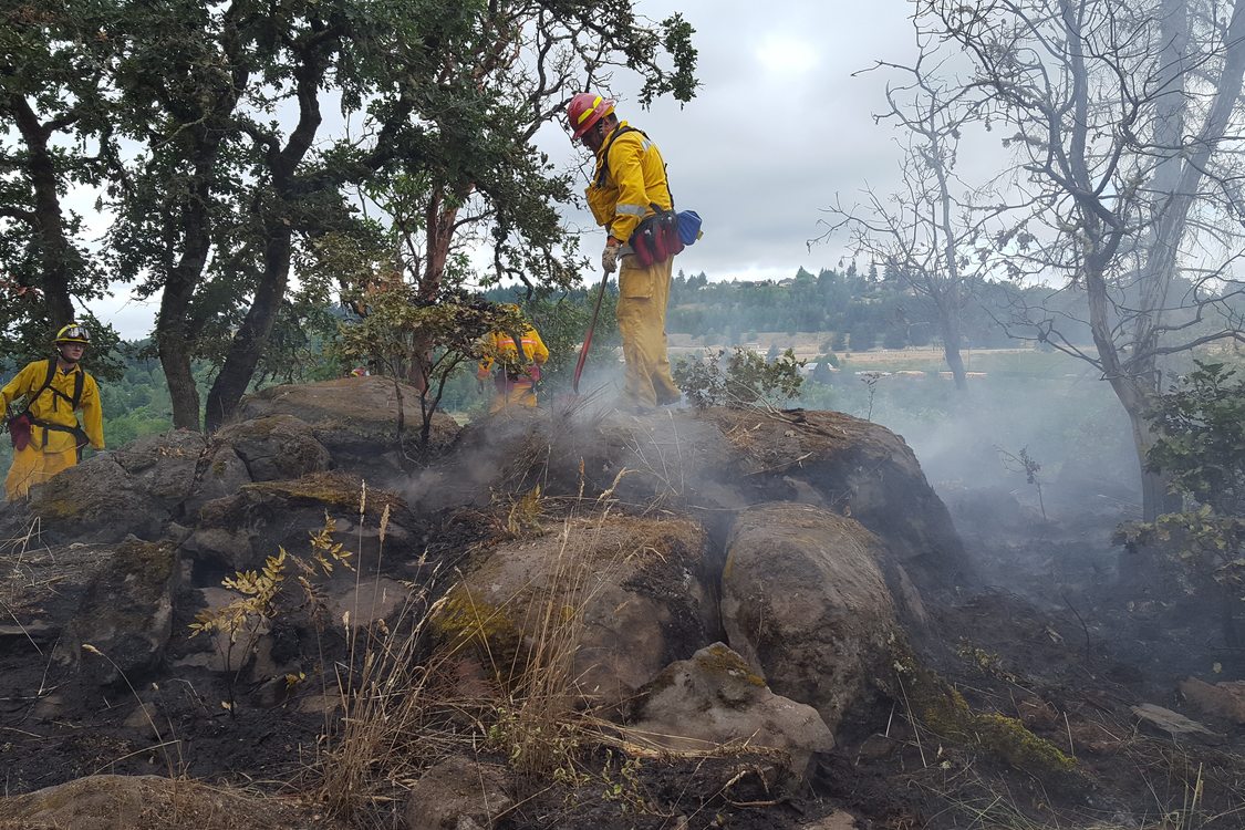 photo of Canemah Bluff wildfire