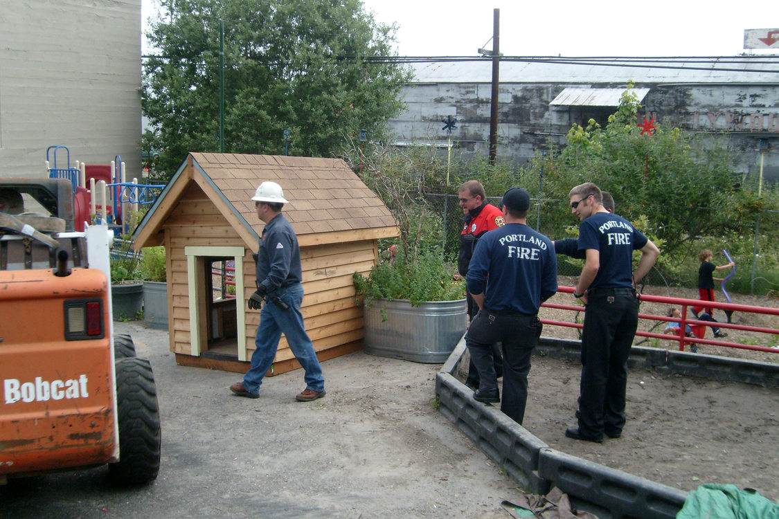 firefight stop by for a visit to the Linton Community Center