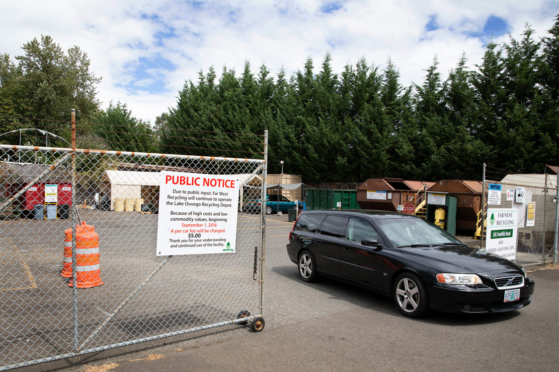 a car leaves the Lake Oswego recycling depot