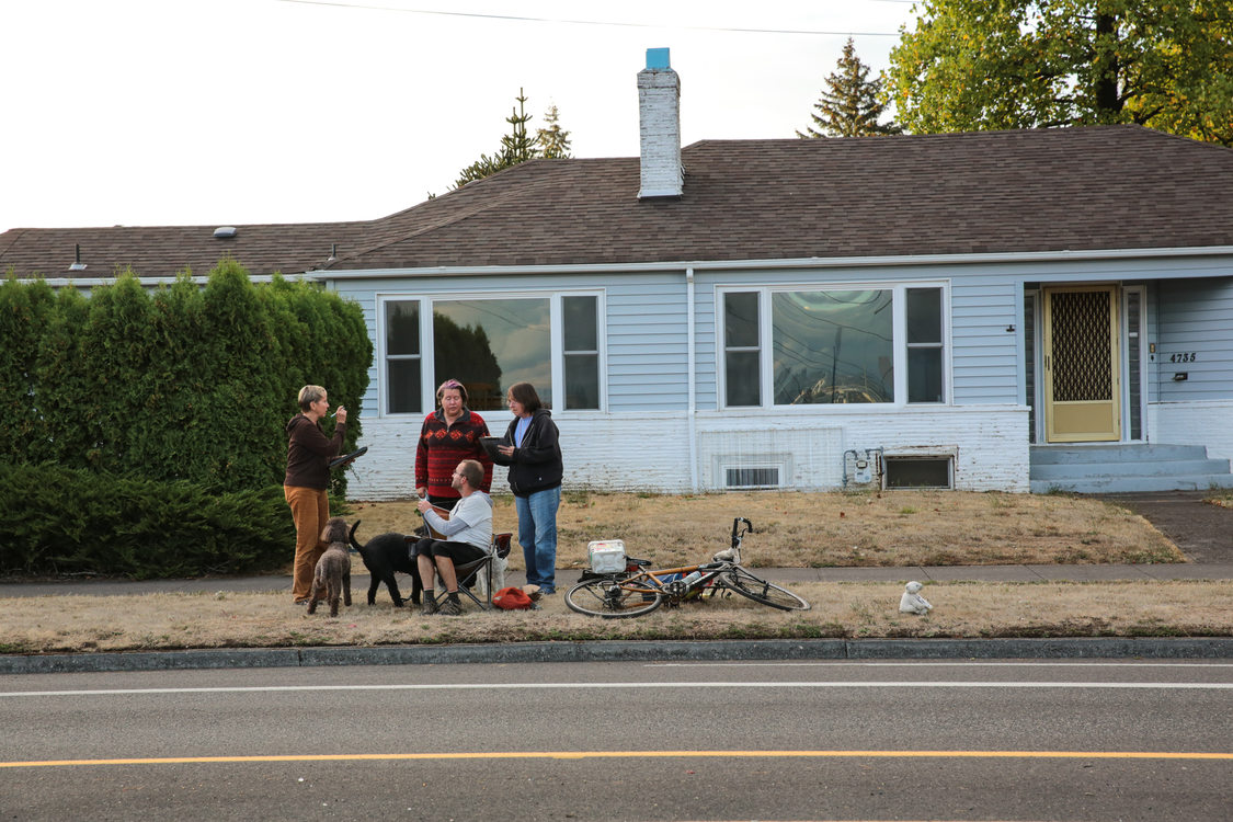 Trail count volunteer Philip Fensterer speaks to pedestrians on Willamette Boulevard