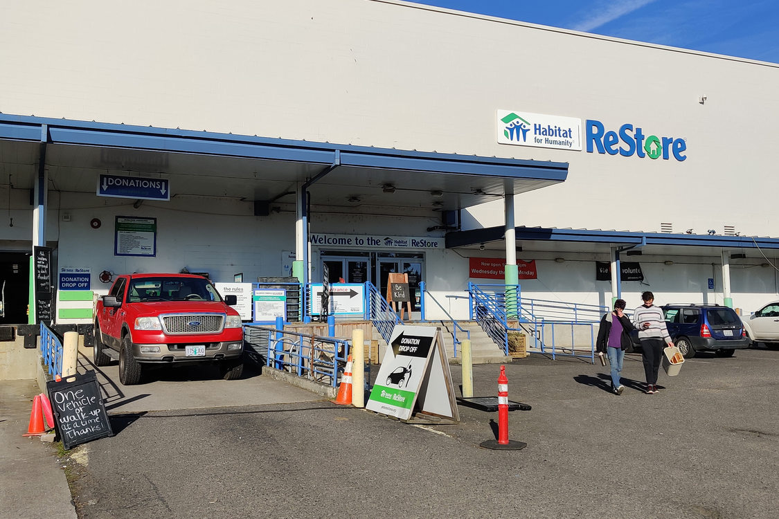 Image of the Habitat for Humanity ReStore loading area