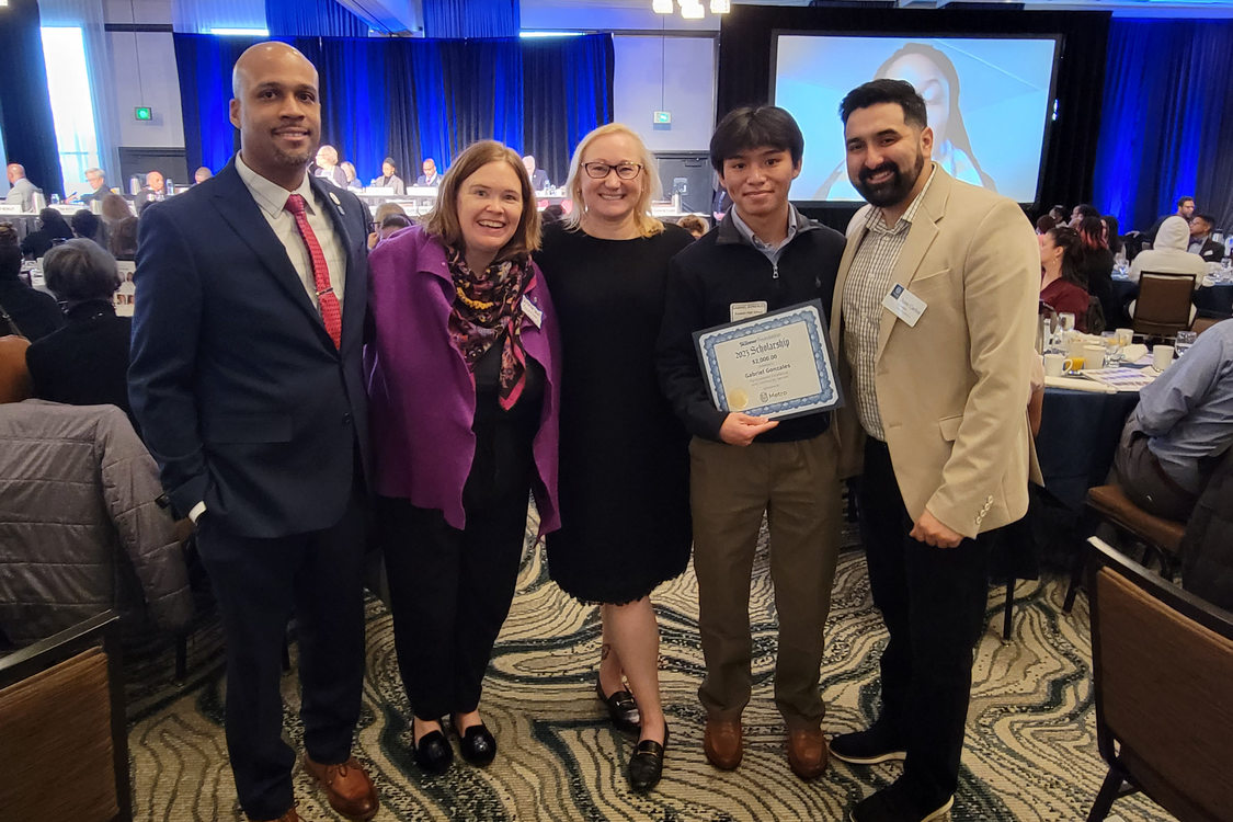 Members of Metro Council stand together in a banquet room. Left to right are Metro Councilors Ashton Simpson and Christine Lewis, Metro Council President Lynn Peterson, scholarship recipient Gabriel Gonzales, and Metro Councilor Juan Carlos Gonzalez.