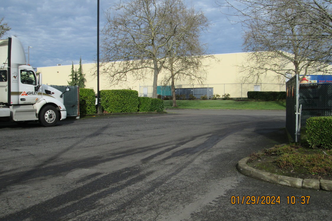 Far West Recycling - Hillsboro solid waste facility outside view. 